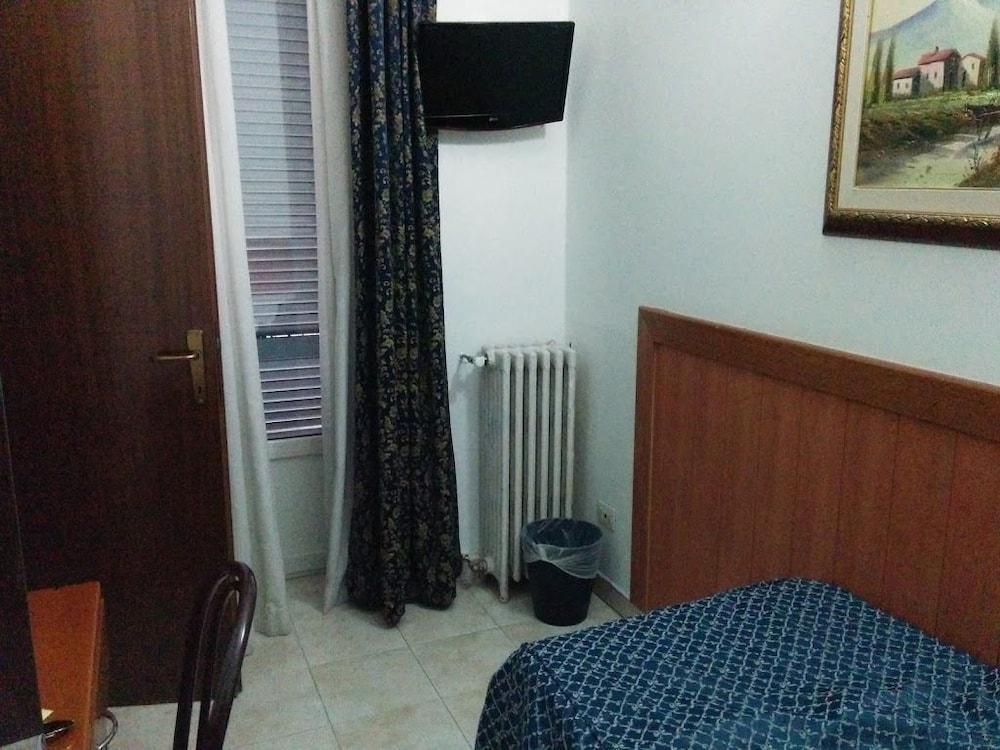 Hotel Aurelia Milano Centrale ภายนอก รูปภาพ