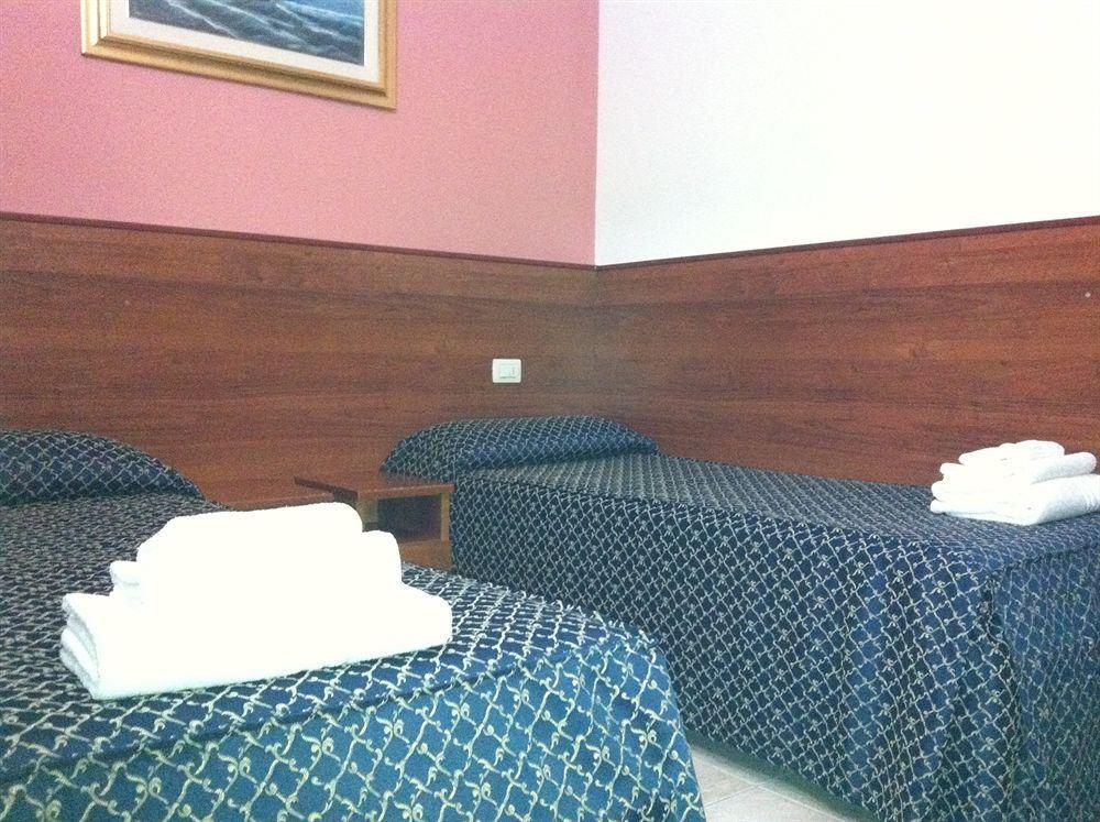 Hotel Aurelia Milano Centrale ภายนอก รูปภาพ