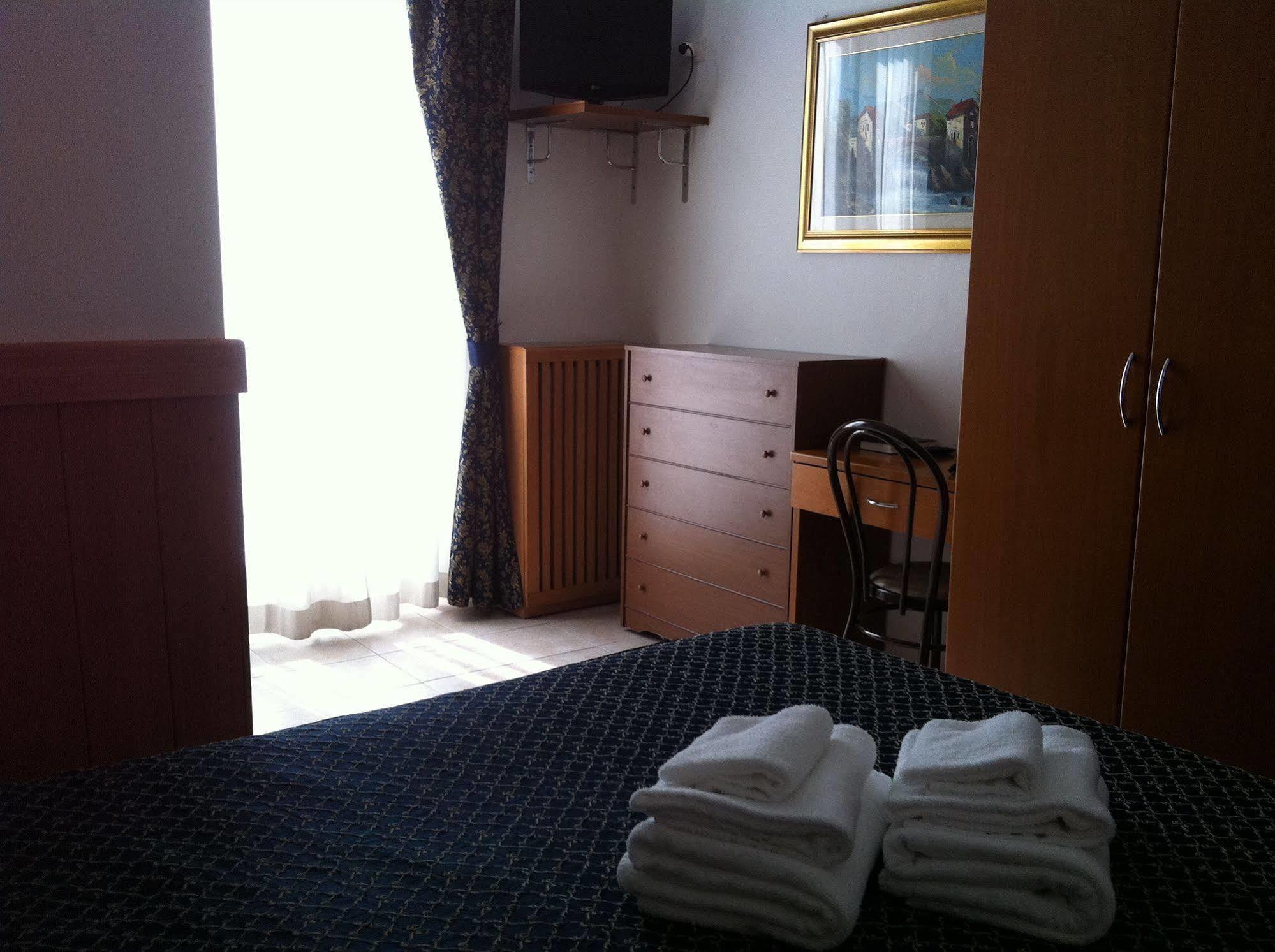 Hotel Aurelia Milano Centrale ภายนอก รูปภาพ