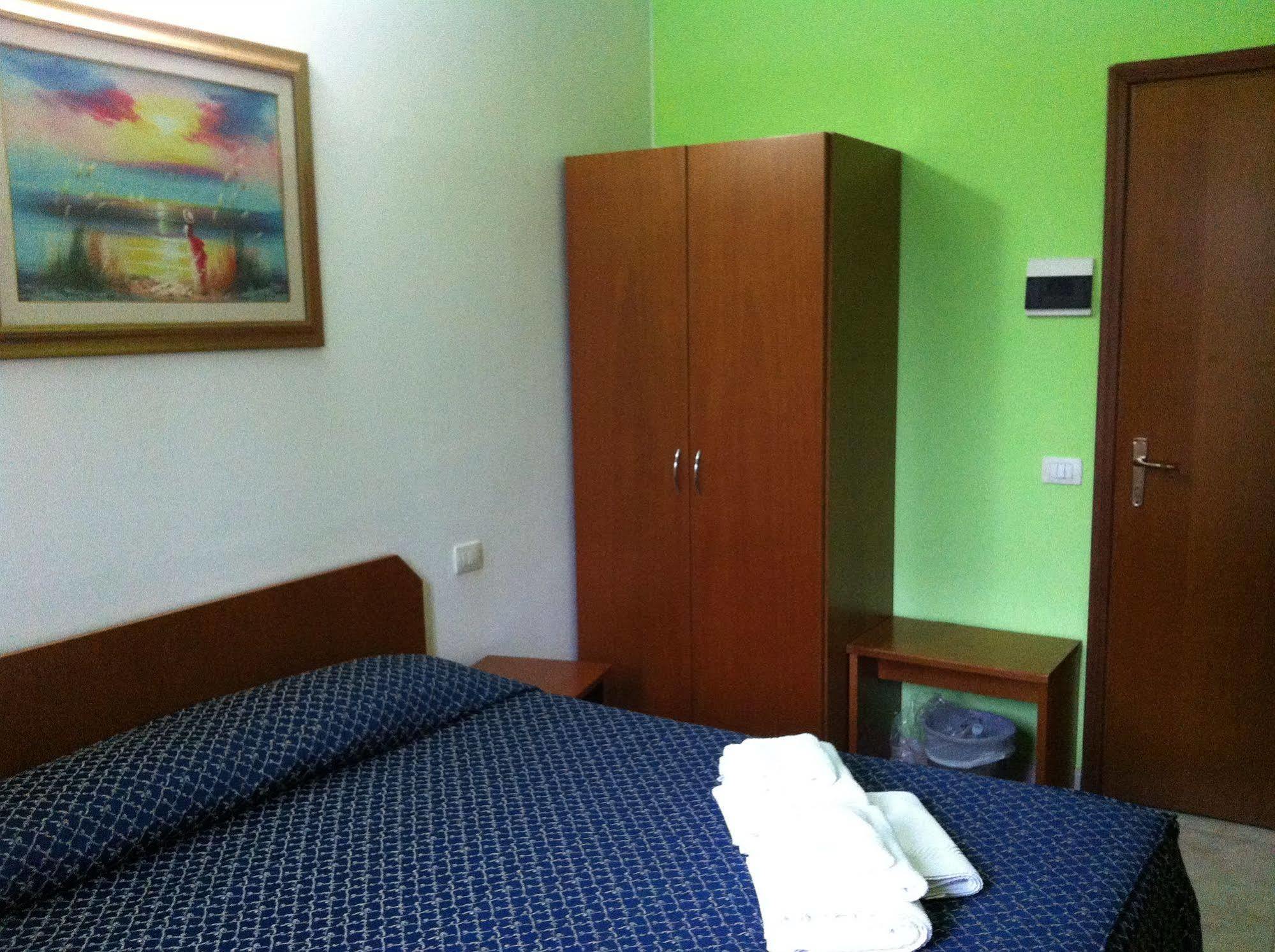 Hotel Aurelia Milano Centrale ภายนอก รูปภาพ